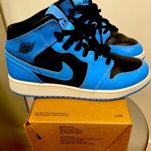Kids Blue and Black Sneakers Jordan 1 min d